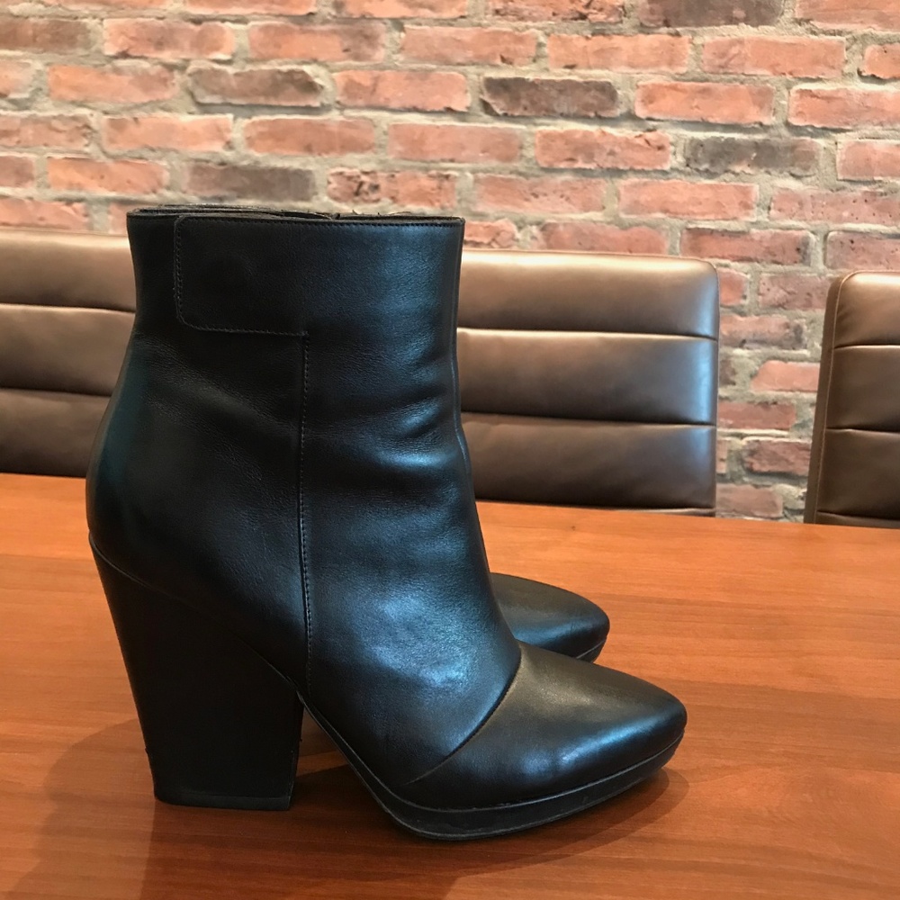 Vince Heeled Leather Boots - Picture 3 of 5